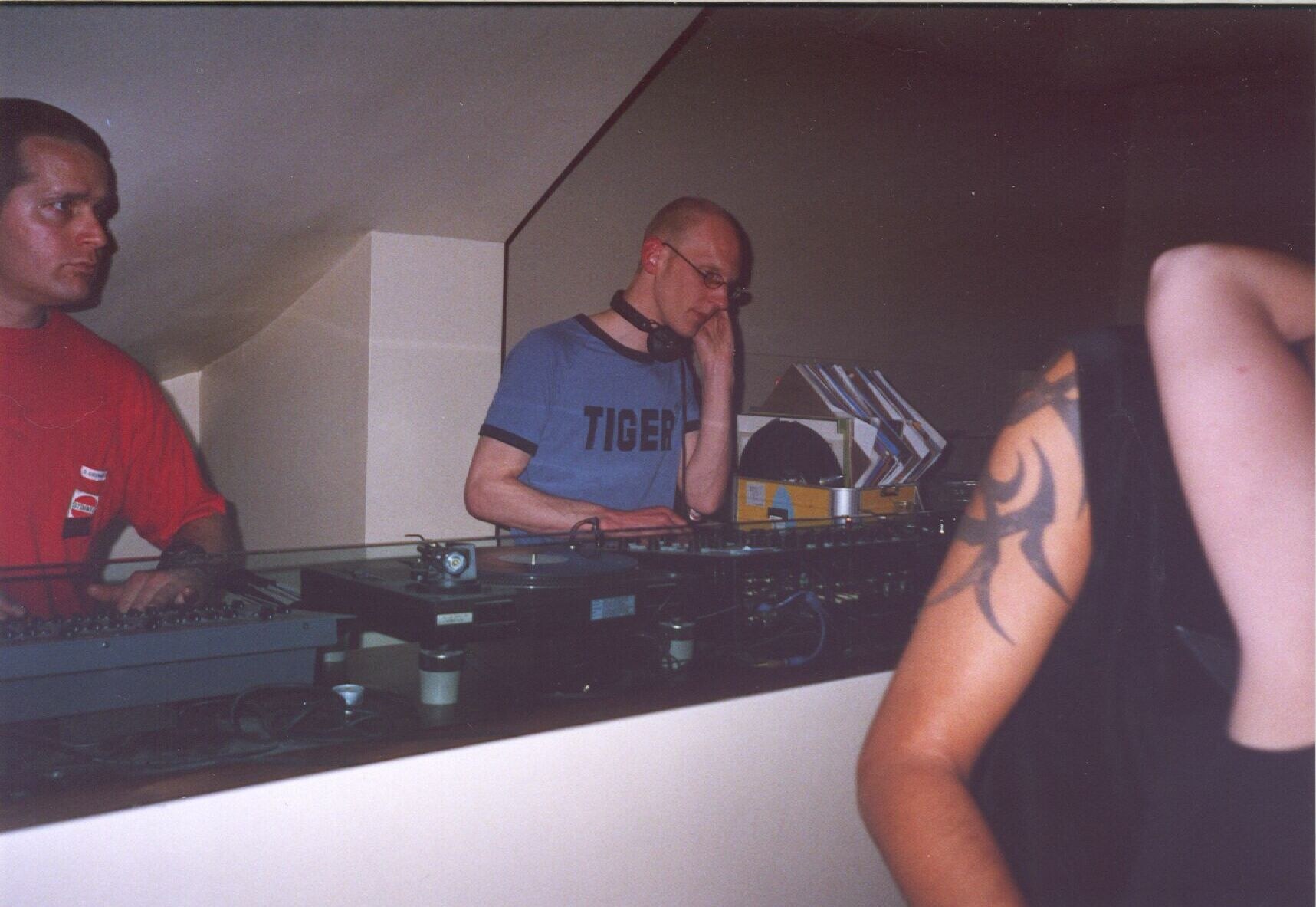 State Zero release party @ Fink Club, 02.05.2003